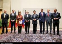 توافق ژنو پیروزی بزرگ ایران بر استکبار جهانی است توافق ژنو پیروزی بزرگ ایران بر استکبار جهانی است